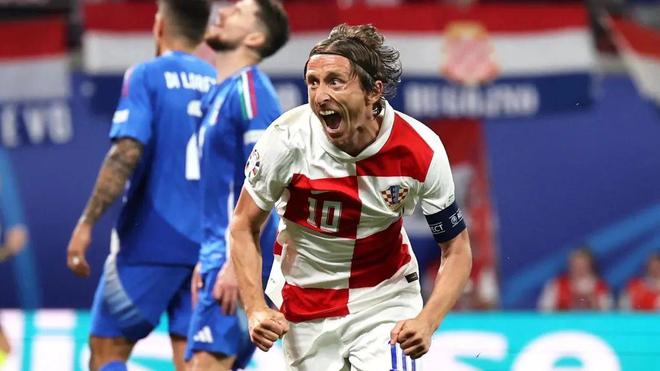 尽管他的职 尽管他的职