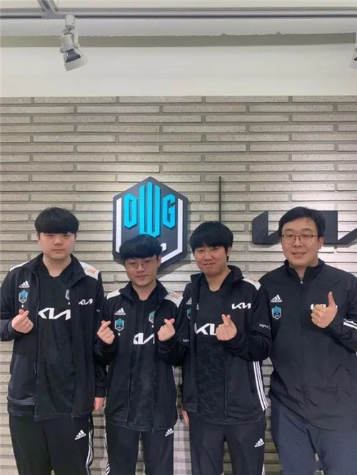 完胜维罗纳 完胜维罗纳